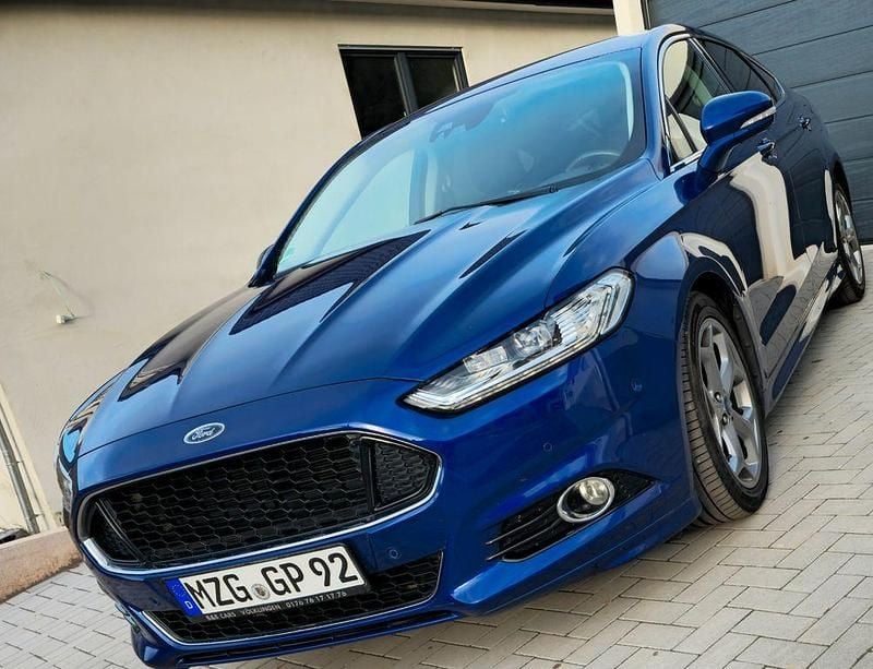 Gebraucht Ford Mondeo Titanium 241 PS (177 kW) 2016 Blau Limousine