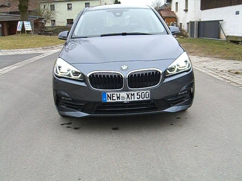 Gebraucht BMW 218 Gran Tourer Sport Line 150 PS (110 kW) 2021 Grau Van / Kleinbus