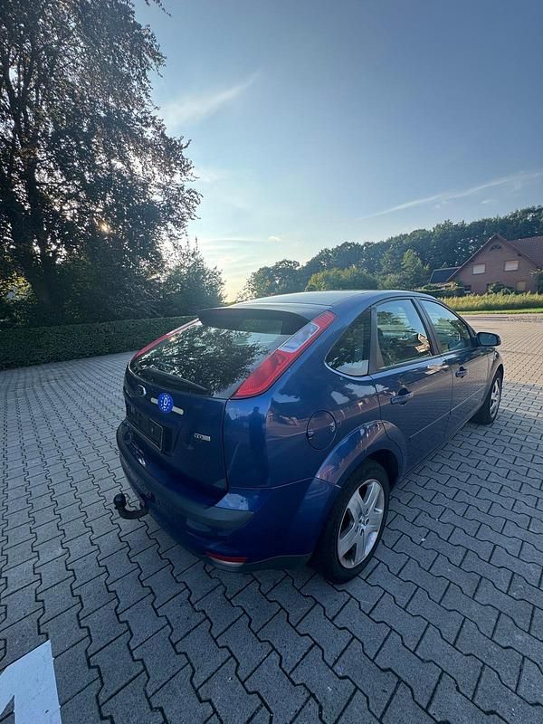Blau Gebraucht 2007 Ford Focus Limousine | 1.499 € (Guter Preis) - Bild 1/4