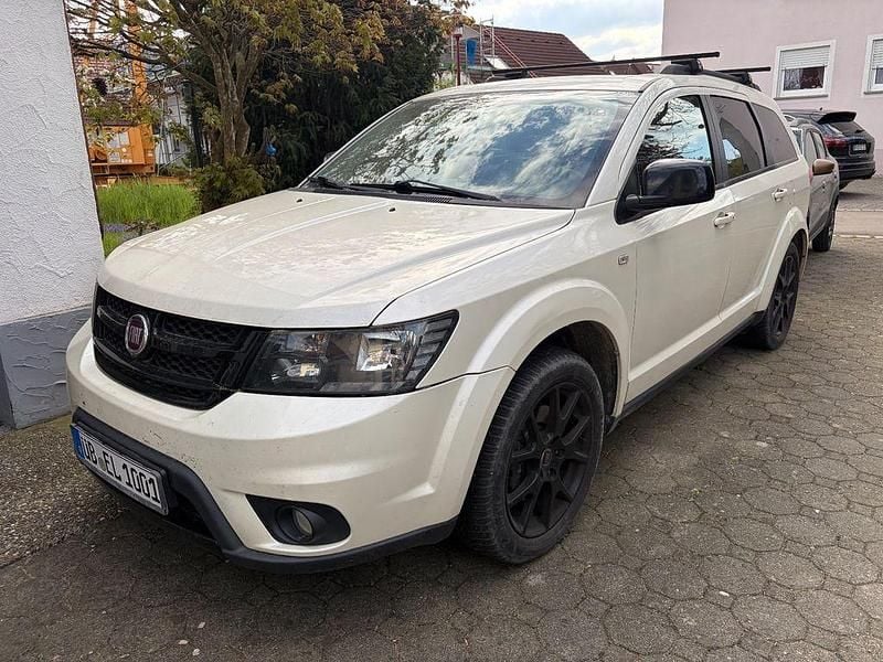 Second-hand Fiat Freemont Black Code 170 CP (125 kW) 2015 Alb SUV