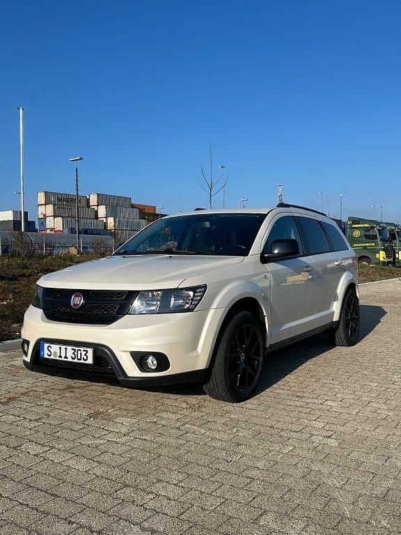 Weiß Gebraucht 2014 Fiat Freemont Black Code SUV | 11.400 € (Fairer Preis) - Bild 1/4
