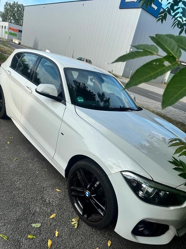 Weiß Gebraucht 2018 BMW 118 M Sport Kleinwagen | 16.000 € (Fairer Preis) - Bild 1/4