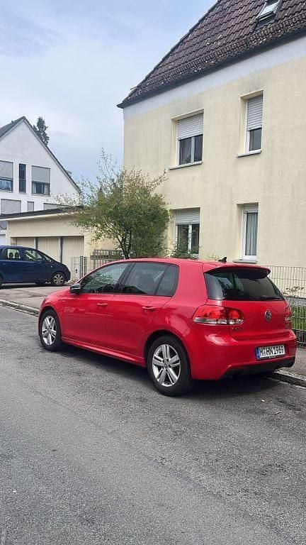 Gebraucht VW Golf VII Match 105 PS (77 kW) 2012 Rot Limousine