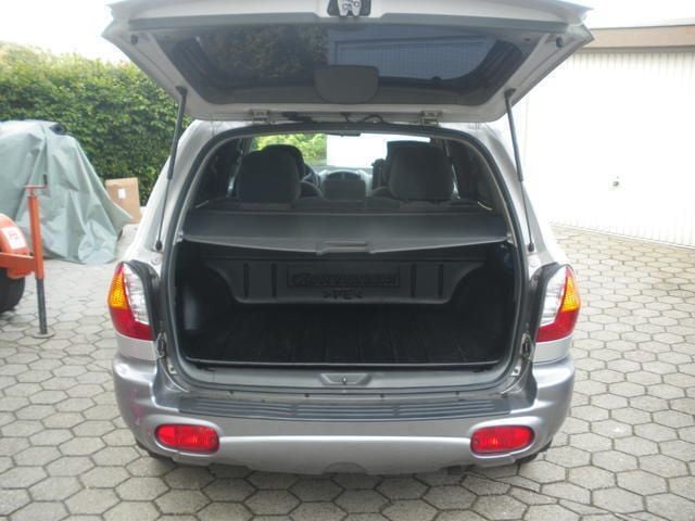 Gebraucht Hyundai Santa Fe 146 PS (107 kW) 2004 Silber metallic SUV