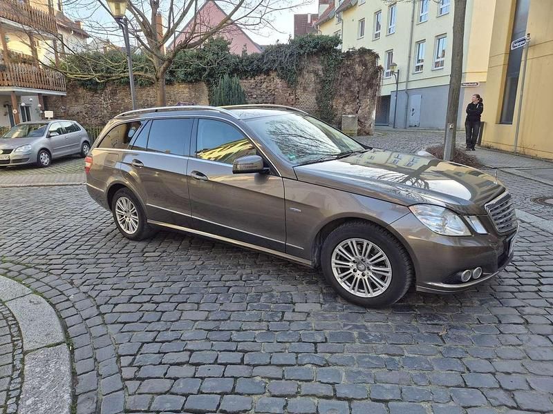 Gebraucht Mercedes E220 Elegance 170 PS (125 kW) 2010 Kombi