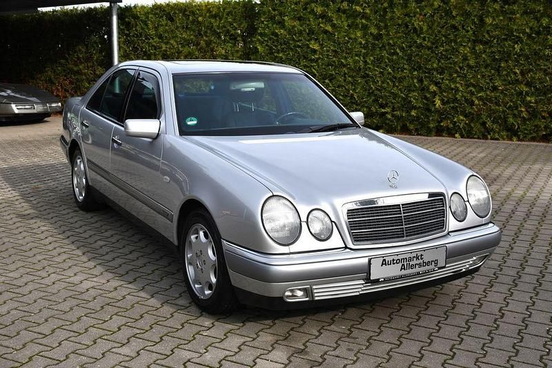 Gebraucht Mercedes E280 193 PS (141 kW) 1997 Silber Limousine