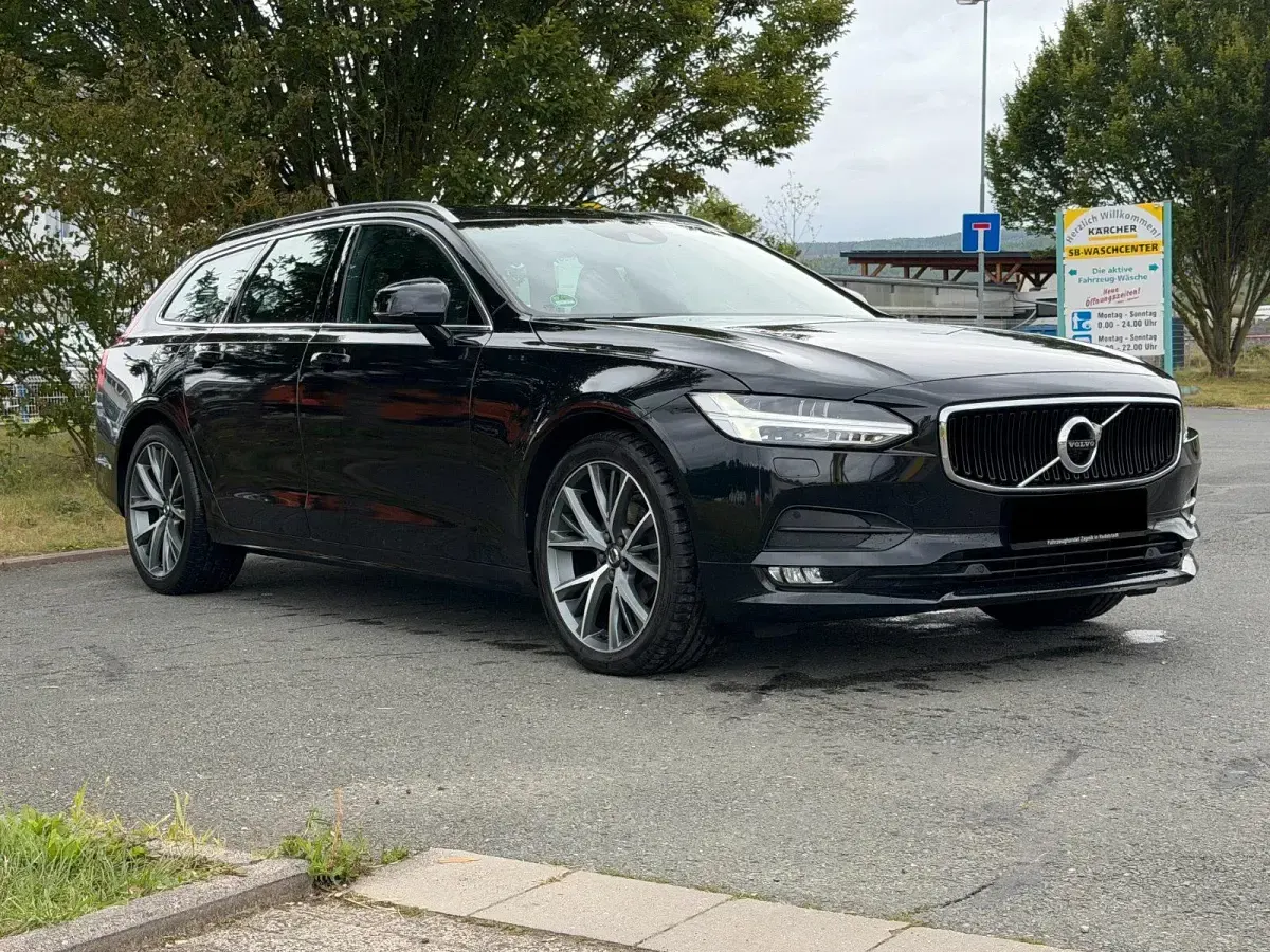 Gebraucht Volvo V90 Momentum 190 PS (139 kW) 2019 Schwarz Kombi