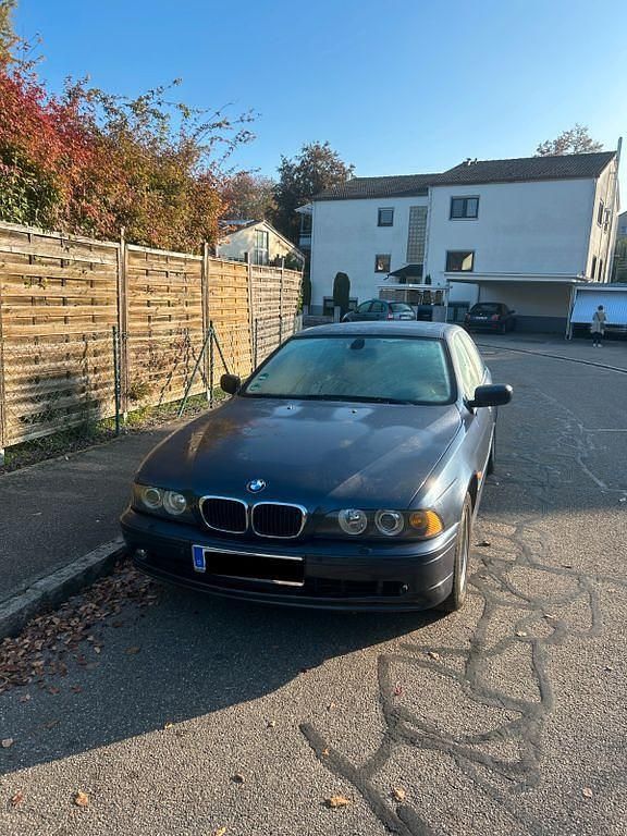 Blau Gebraucht 2001 BMW 530 Exclusive Limousine | 9.000 € (Etwas zu teuer) - Bild 1/4