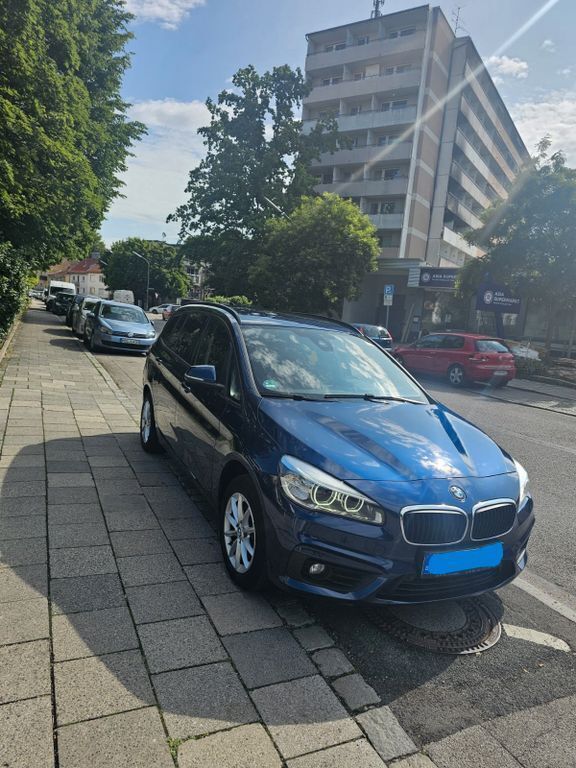 Blau Gebraucht 2017 BMW 218 Gran Tourer Sport Line Van / Kleinbus | 15.000 € (Fairer Preis) - Bild 1/4