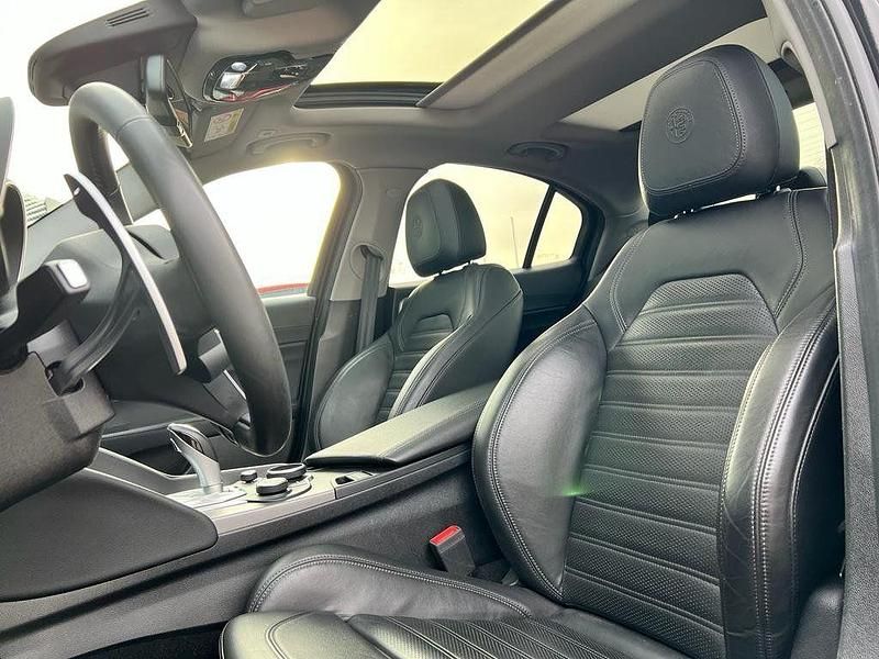 Gebraucht Alfa Romeo Giulia Tech Edition 190 PS (139 kW) 2019 Nero vulcano metallic (metallic) Limousine