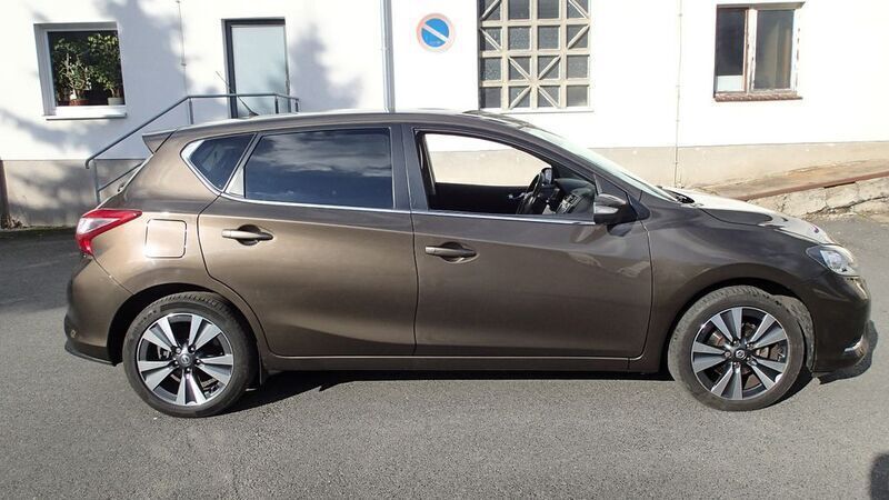 Braun Gebraucht 2018 Nissan Pulsar Tekna Limousine | 12.499 € (Fairer Preis) - Bild 1/4