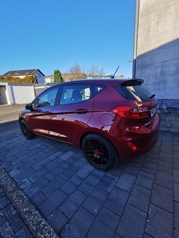 Gebraucht Ford Fiesta 75 PS (55 kW) 2019 Rot Kleinwagen