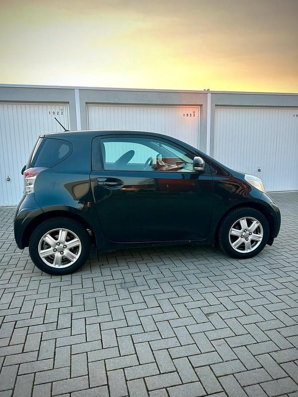 Gebraucht Toyota iQ 68 PS (50 kW) 2009 Schwarz Kleinwagen