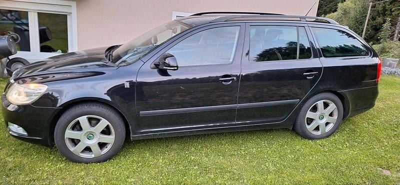 Gebraucht Skoda Octavia Style 140 PS (102 kW) 2012 Schwarz Kombi