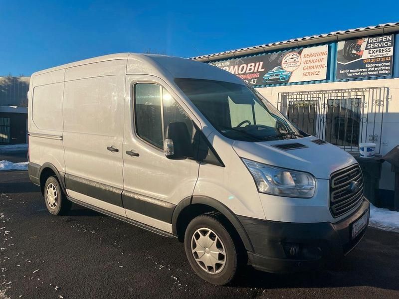 Gebraucht Ford Transit Trend 131 PS (96 kW) 2019 Weiß Van / Kleinbus