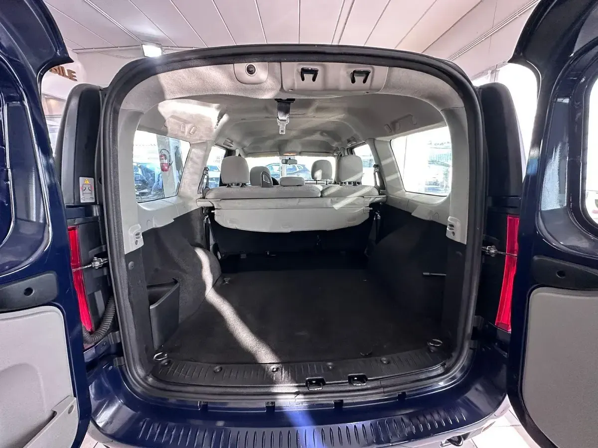 Gebraucht Dacia Logan Ambiance 86 PS (63 kW) 2010 Blau Kombi