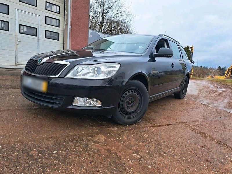 Gebraucht Skoda Octavia 105 PS (77 kW) 2011 Schwarz Kombi