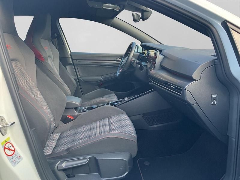 Gebraucht VW Golf VIII GTI 245 PS (180 kW) 2023 Weiß Limousine
