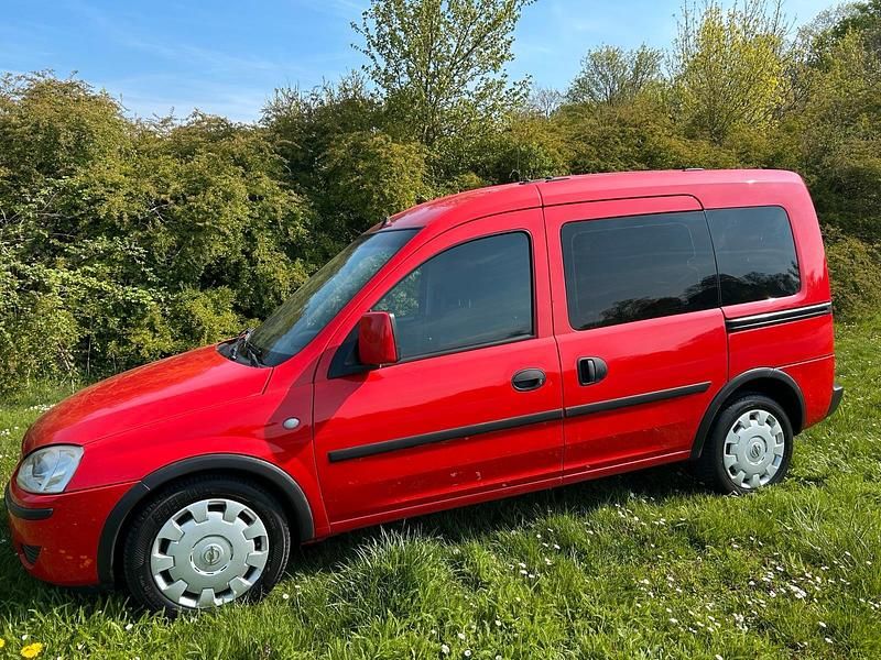 Usata Opel Combo 101 CV (74 kW) 2007 Rosso Monovolume