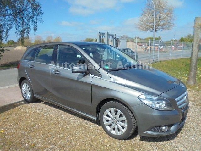 Gebraucht Mercedes B180 109 PS (80 kW) 2014 Grau Van / Kleinbus