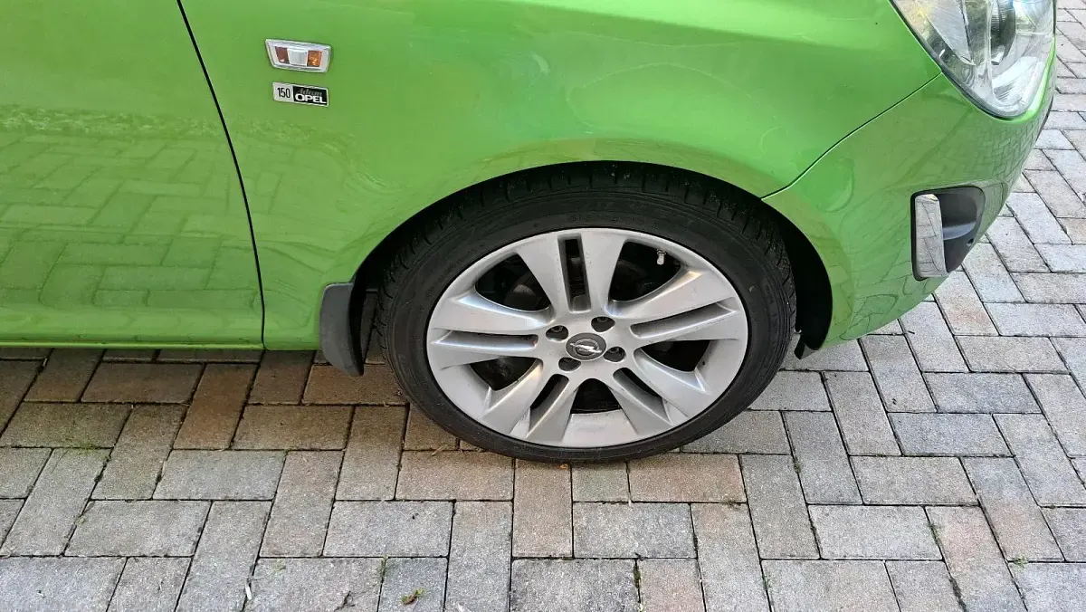 Gebraucht Opel Corsa 88 PS (64 kW) 2012 Grün Kleinwagen