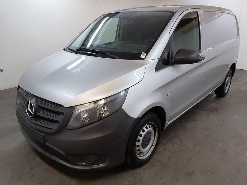 Silber Gebraucht 2020 Mercedes Vito Van / Kleinbus | 16.490 € (Superpreis) - Bild 1/4