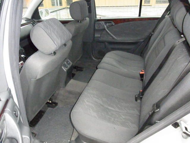 Gebraucht Mercedes E220 Classic 194 PS (142 kW) 2001 Grau metallic Kombi