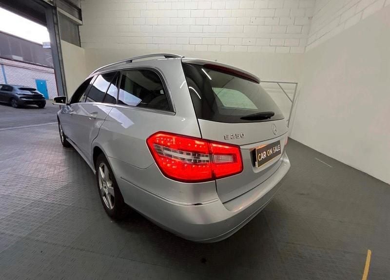 Gebraucht Mercedes E250 Elegance 204 PS (150 kW) 2010 Silber Kombi
