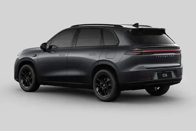 Second-hand Leapmotor C10 160 kW (218 CP) 2025 Gri SUV
