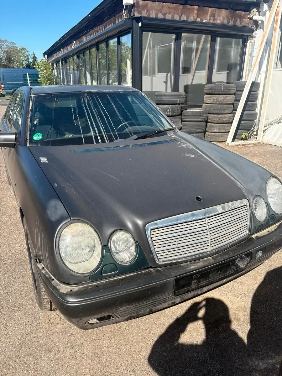 Gebraucht Mercedes E430 279 PS (205 kW) 1999 Schwarz Limousine