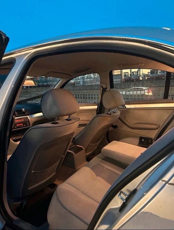 Gebraucht BMW 323 170 PS (125 kW) 1999 Silber Limousine