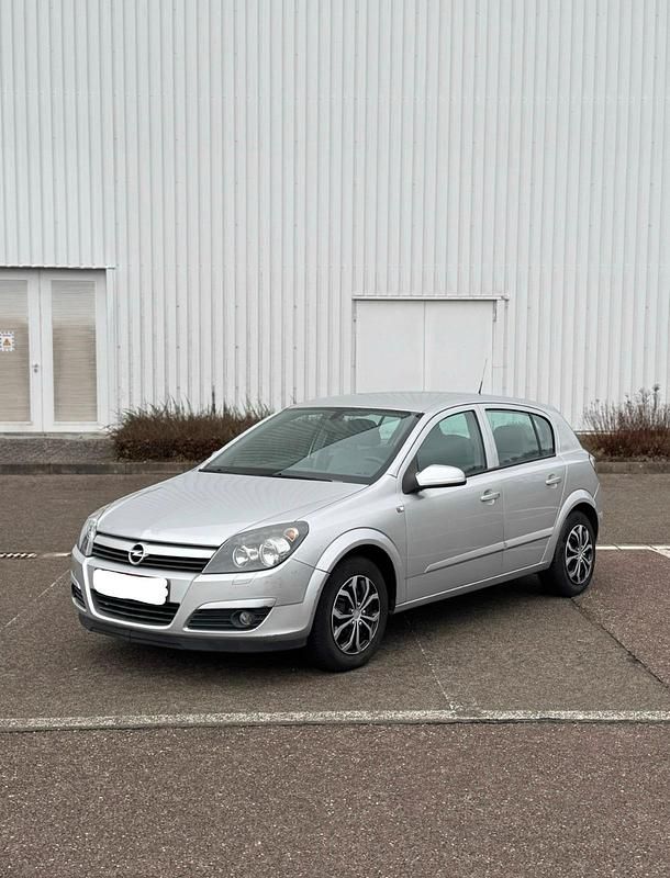 Silber Gebraucht 2004 Opel Astra Kleinwagen | 4.290 € (Teuer) - Bild 1/4