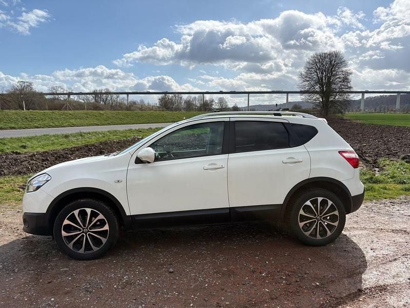 Gebraucht Nissan Qashqai 117 PS (86 kW) 2012 Weiß SUV