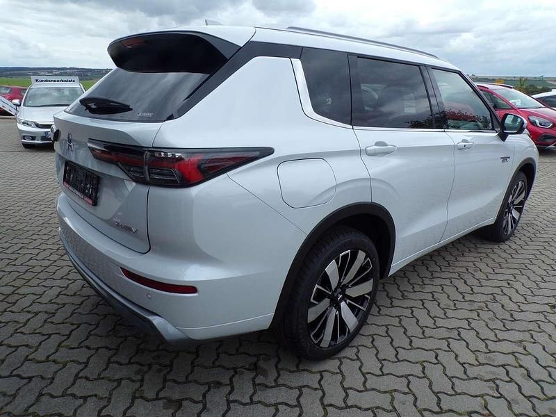 Gebraucht Mitsubishi Outlander P-HEV Top 136 PS (100 kW) 2025 Titan weiß SUV