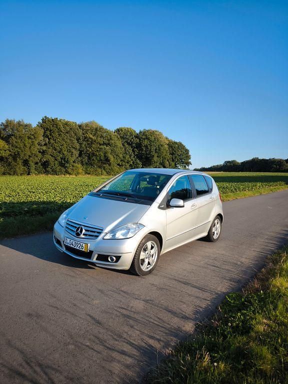 Silber Gebraucht 2010 Mercedes A160 Avantgarde Van / Kleinbus | 5.000 € (Fairer Preis) - Bild 1/4