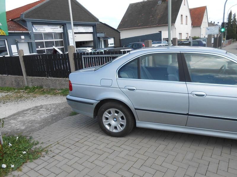 Gebraucht BMW 523 170 PS (125 kW) 1996 Silber Limousine