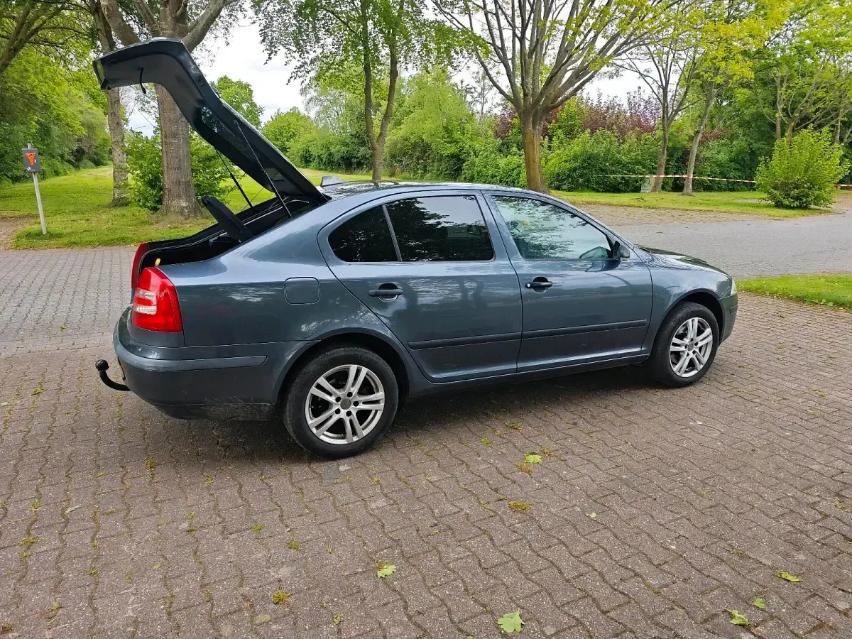 Gebraucht Skoda Octavia 102 PS (75 kW) 2008 Grau Limousine