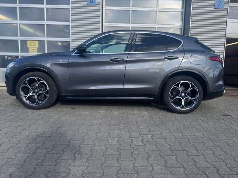 Gebraucht Alfa Romeo Stelvio Lusso 209 PS (153 kW) 2021 Grau SUV