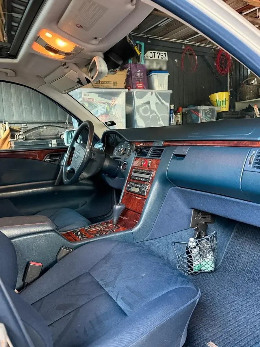 Gebraucht Mercedes E240 170 PS (125 kW) 1998 Silber Limousine