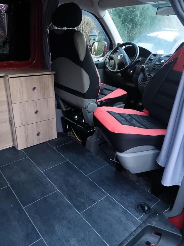Rot Gebraucht 2007 VW T5 Van | 12.750 € - Bild 1/4