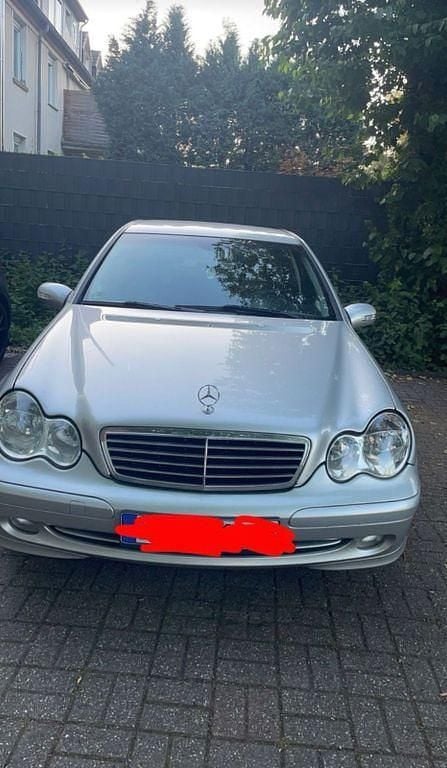 Silber Gebraucht 2005 Mercedes C180 Classic Limousine | 2.200 € (Superpreis) - Bild 1/4