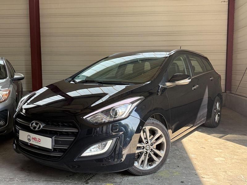 Schwarz Gebraucht 2016 Hyundai i30 Premium Kombi | 9.999 € (Fairer Preis) - Bild 1/4