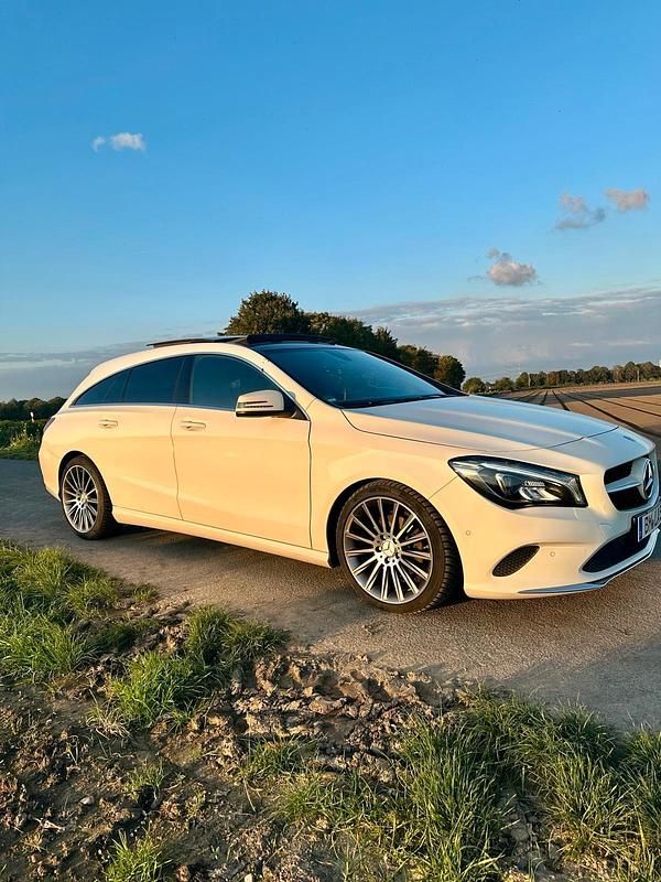 Weiß Gebraucht 2016 Mercedes CLA220 Limousine | 18.499 € (Fairer Preis) - Bild 1/4