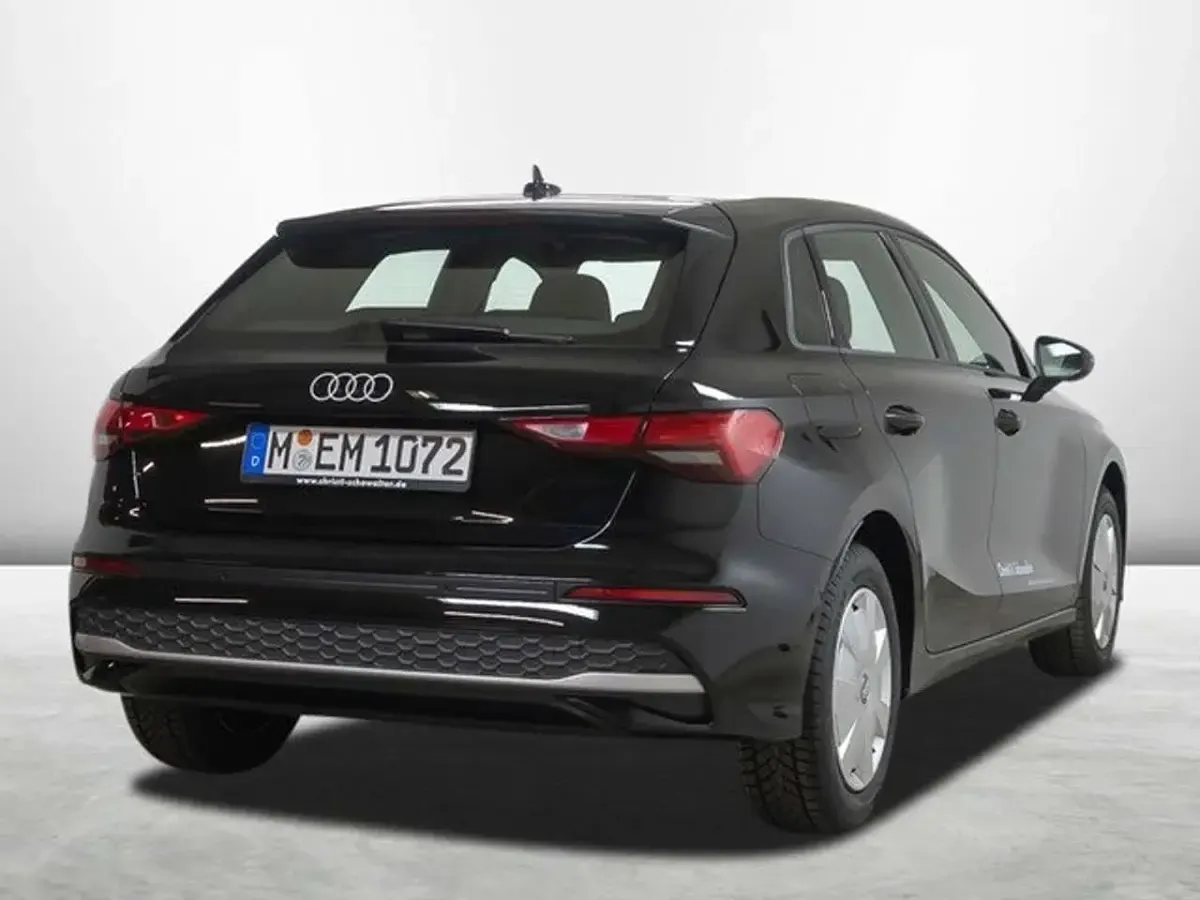 Gebraucht Audi A3 Basis 116 PS (85 kW) 2024 Brillantschwarz Limousine