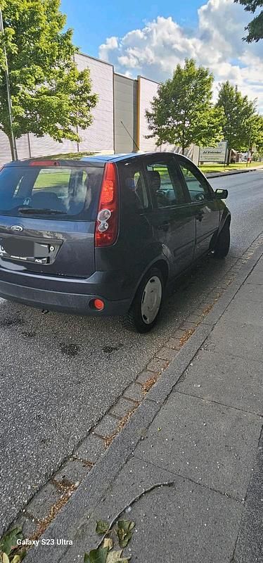 Gebraucht Ford Fiesta 60 PS (44 kW) 2005 Grau Kleinwagen