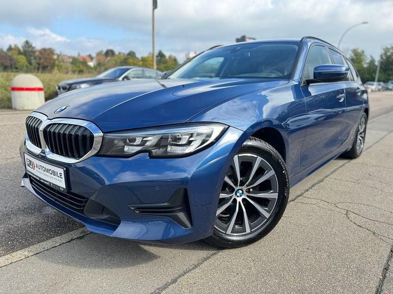 Blau Gebraucht 2021 BMW 320 Advantage Kombi | 20.999 € (Guter Preis) - Bild 1/4