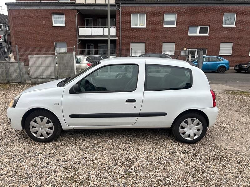 Gebraucht Renault Clio II Campus 58 PS (42 kW) 2009 Weiß Kleinwagen