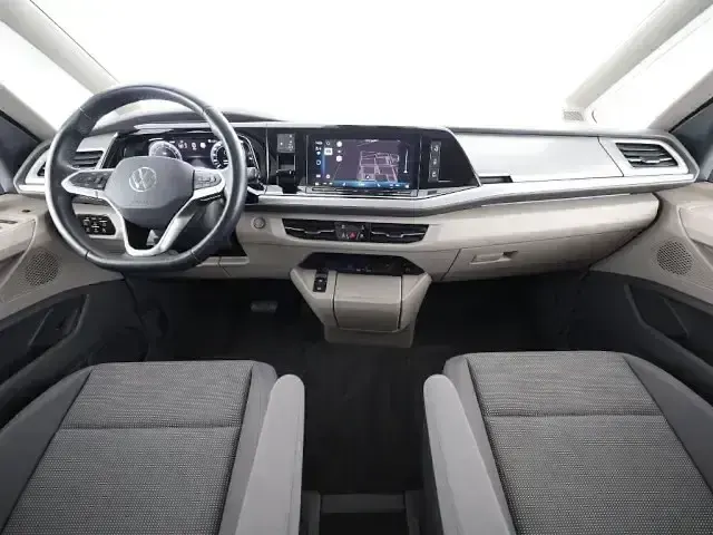 Używany VW Multivan Life 204 KM (150 kW) 2024 Czerwony Minivan