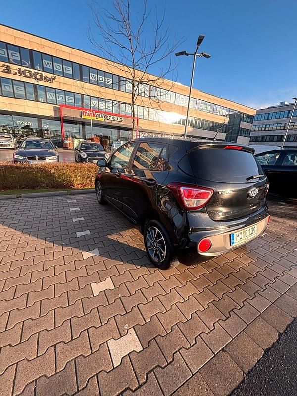 Gebraucht Hyundai i10 Passion 67 PS (49 kW) 2018 Schwarz Kleinwagen