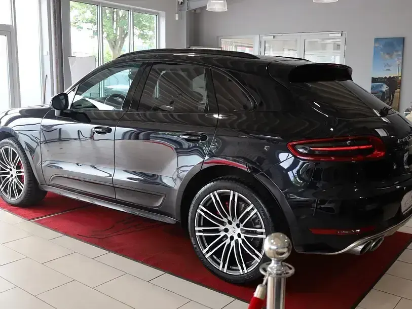 Gebraucht Porsche Macan Turbo Performance Package 441 PS (324 kW) 2017 Tiefschwarz SUV